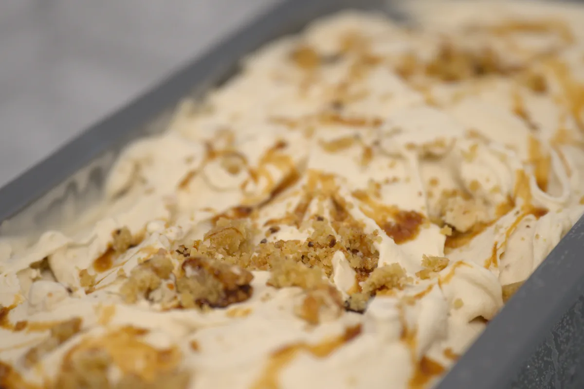 Der Traum von der ersten Gelateria-Filiale muss deshalb auf unbestimmte Zeit auf Eis gelegt werden. (Archiv) Man sieht eine Glace von Nahem.